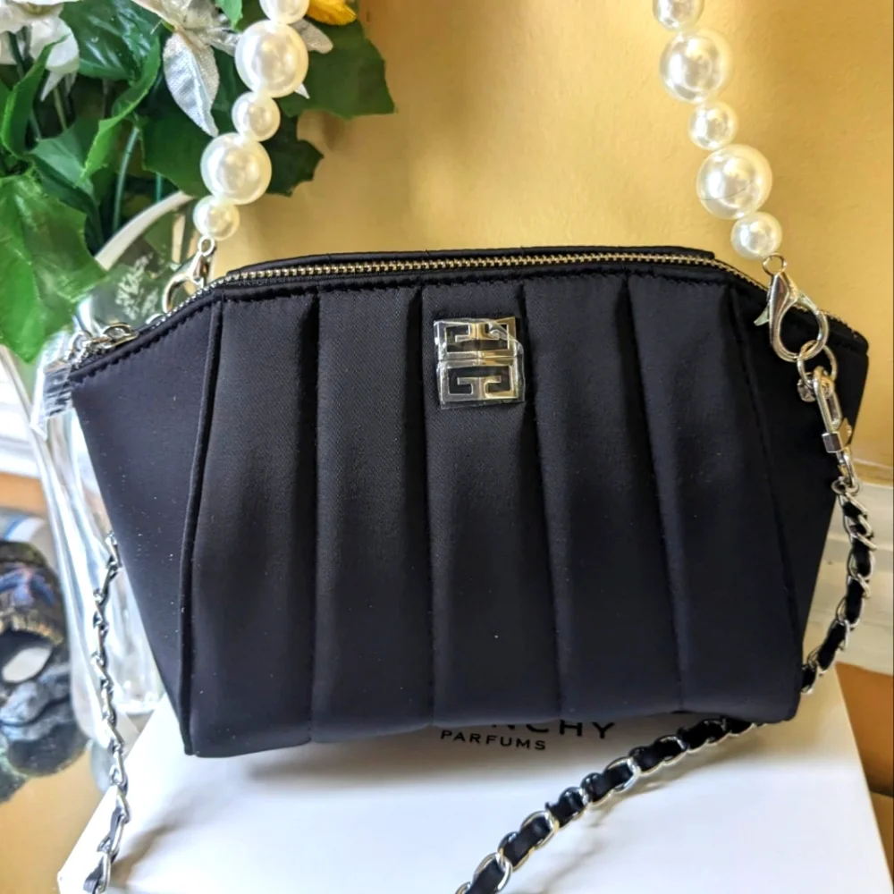 Givenchy - Picture 8 of 10